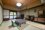 Japanese-style room (6 tatami mats)