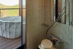 Japanese and Western style room with open-air bath | Yoshinoso Yukawaya