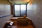 和室10畳の陶器風呂