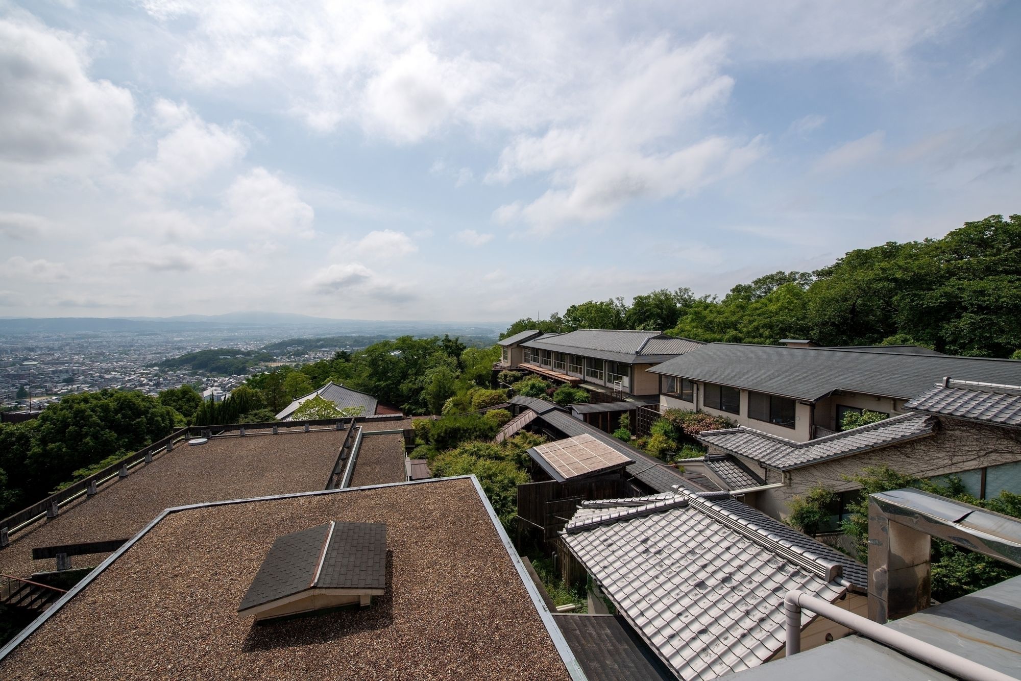 奈良万葉若草の宿　三笠　若草山の中腹に佇む和風旅館。